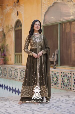 🌸 Soft Cotton-Lined Kurti Set for Festive Comfort - Special Designer Gown